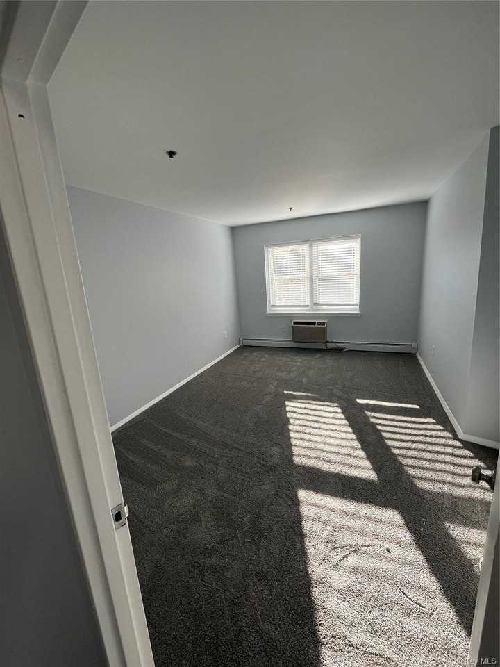 400 Mount Pleasant Ave #2D - Photo 5 of 8