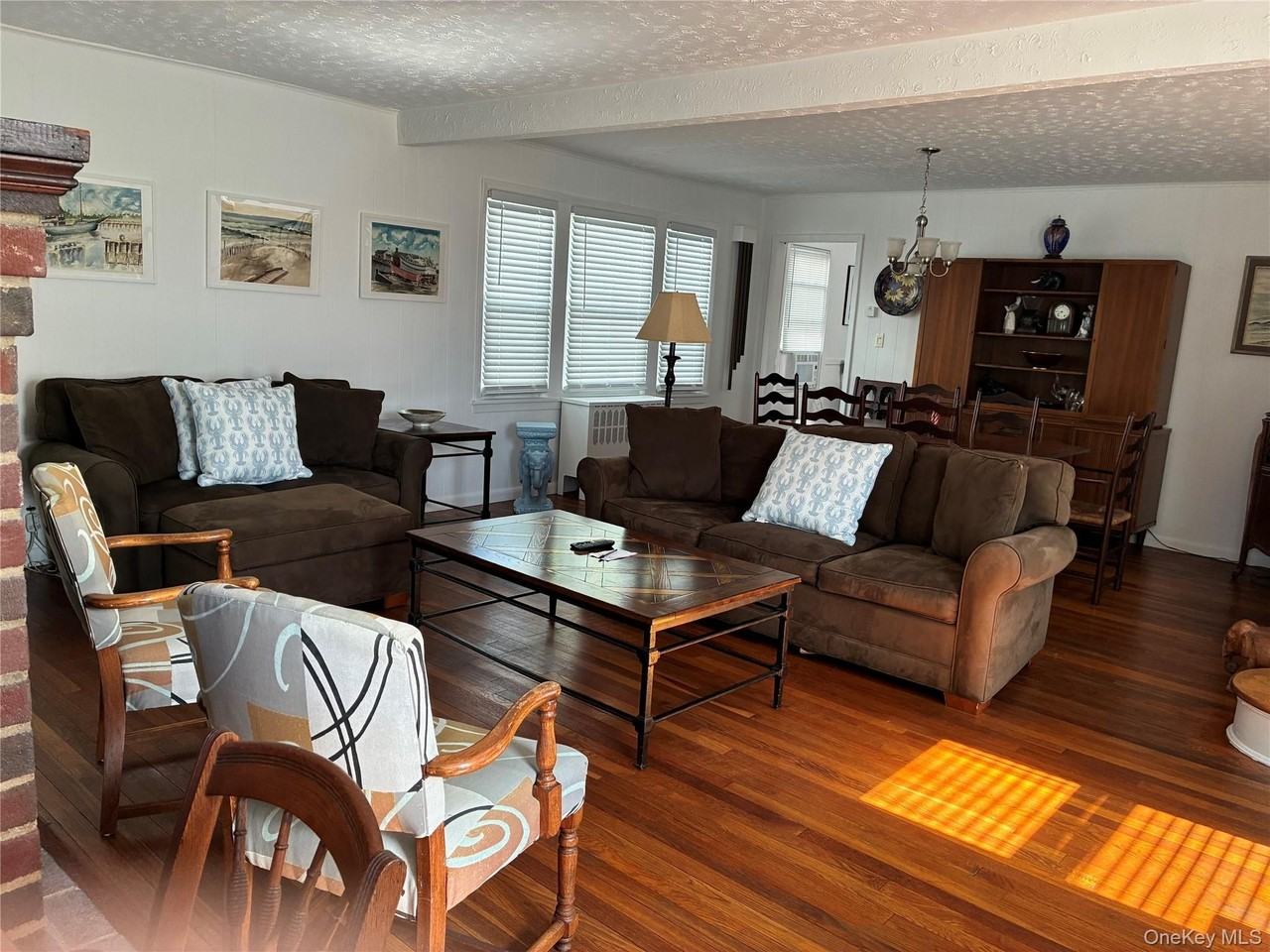 54 Erie Ave - Photo 4 of 43