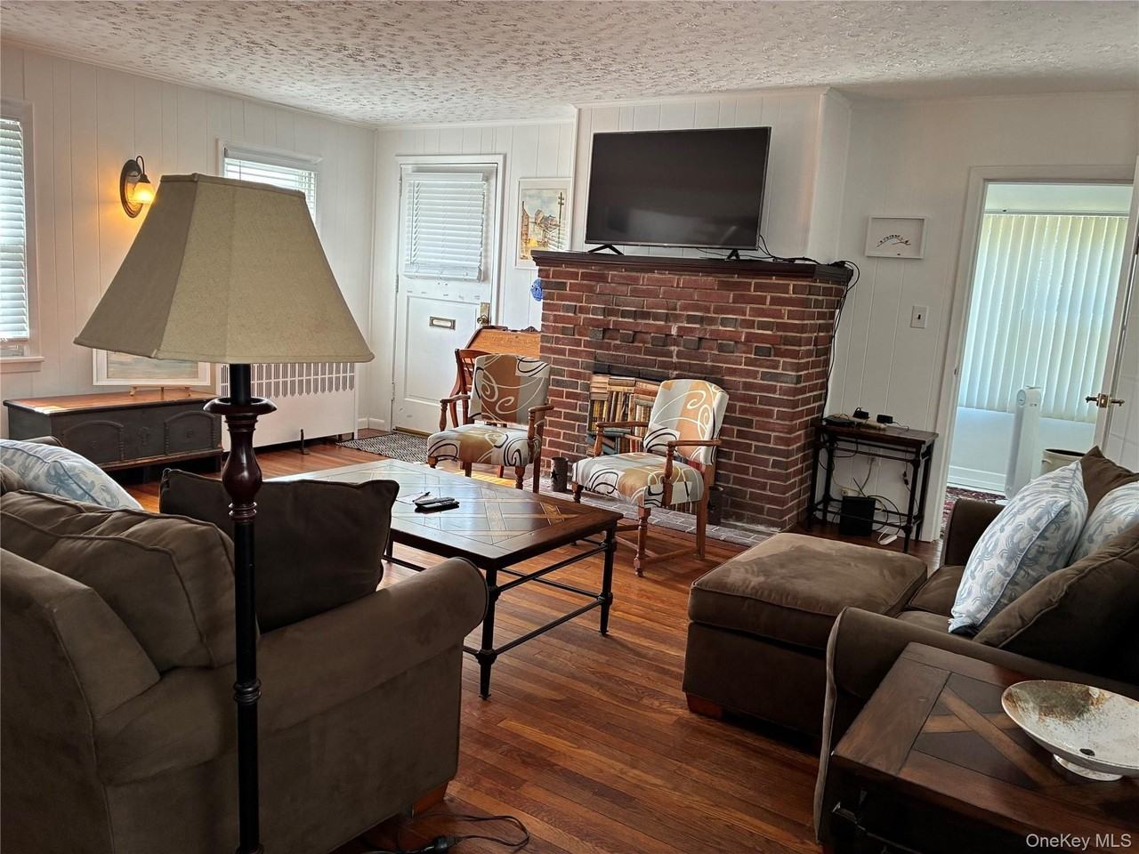 54 Erie Ave - Photo 5 of 43