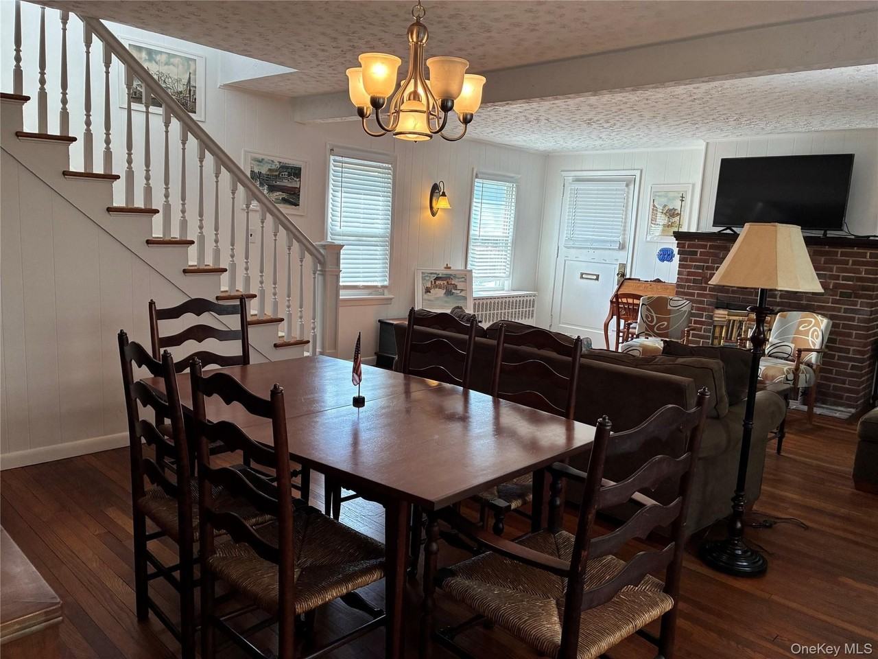 54 Erie Ave - Photo 7 of 43