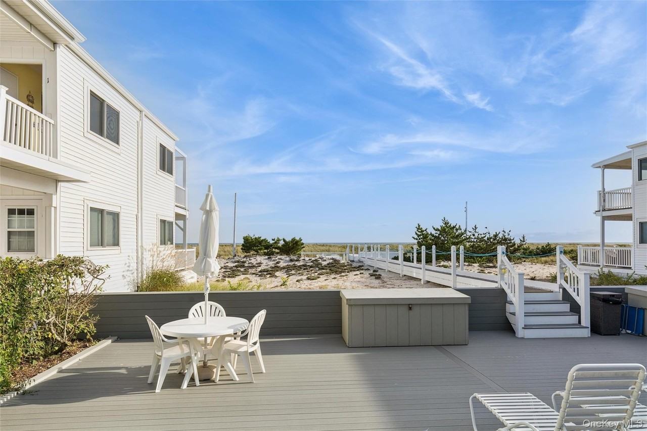 281 Dune Rd #1B - Photo 5 of 29