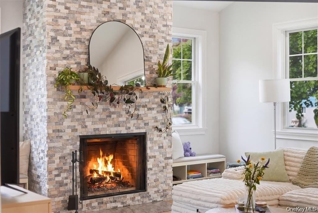 33 Howland Ave - Photo 6 of 31