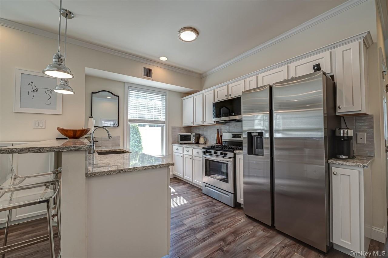 7 Nathan Hale Dr #E - Photo 2 of 13