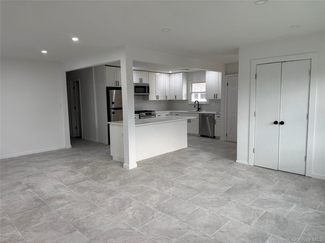 623 E Park Ave - Photo 5 of 17
