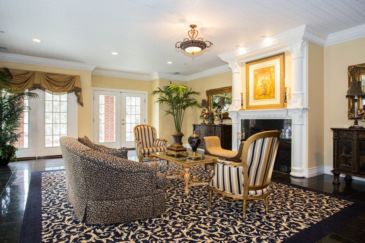 100 Ridgewood Rd - Photo 2 of 13