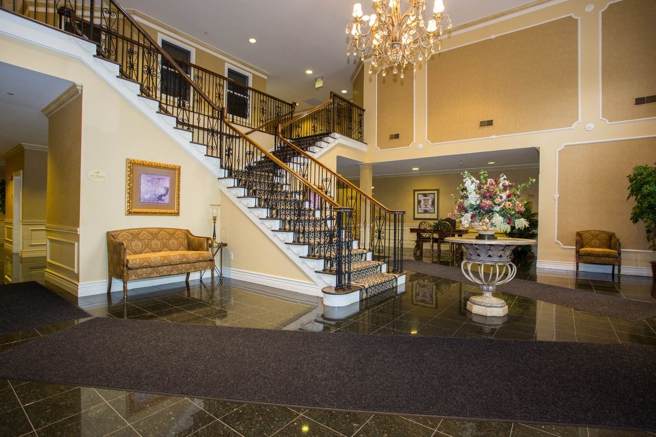 100 Ridgewood Rd - Photo 3 of 13