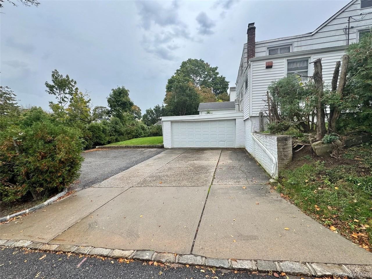 11 Lee Ct #A - Photo 2 of 16