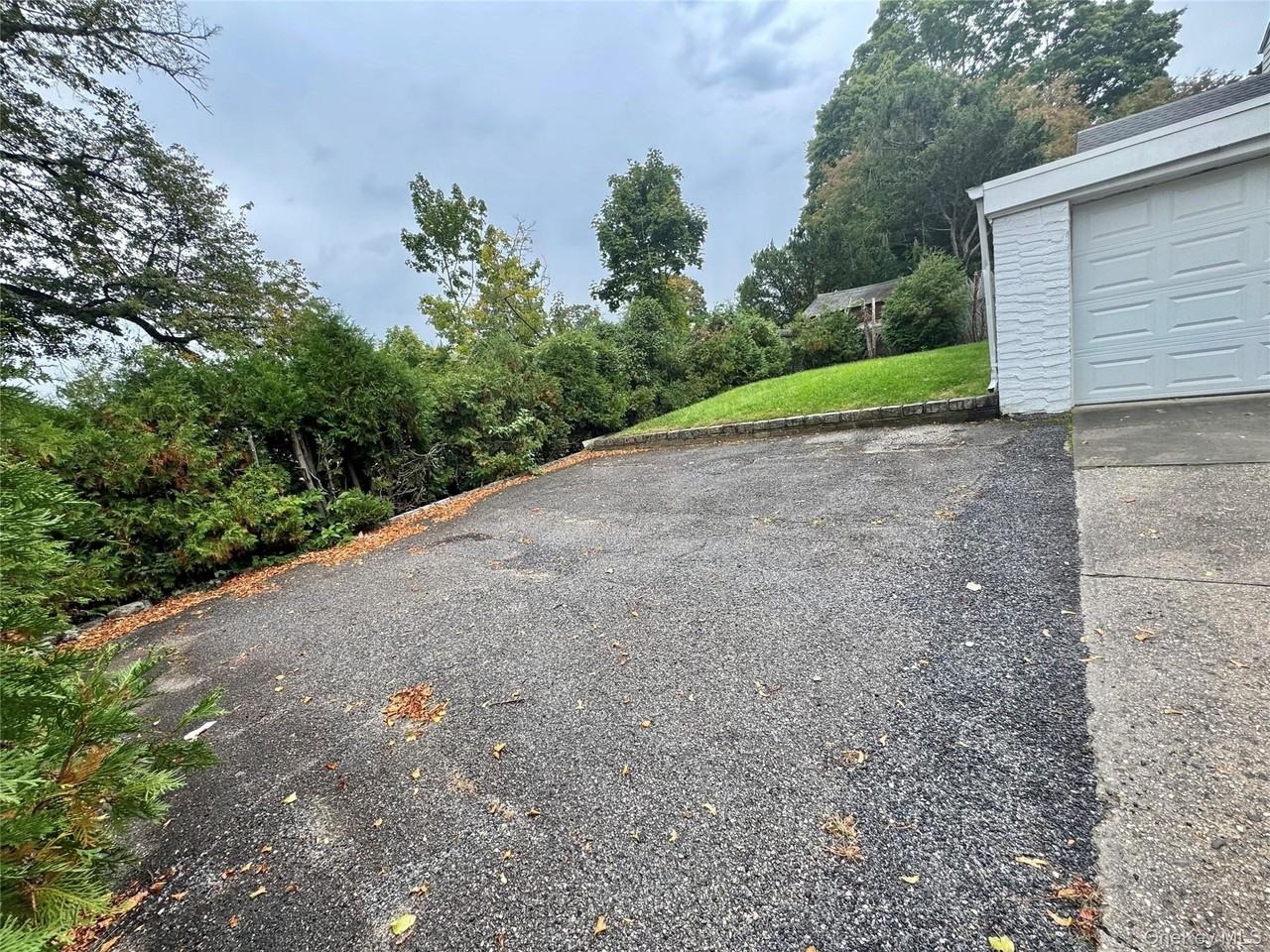 11 Lee Ct #A - Photo 3 of 16