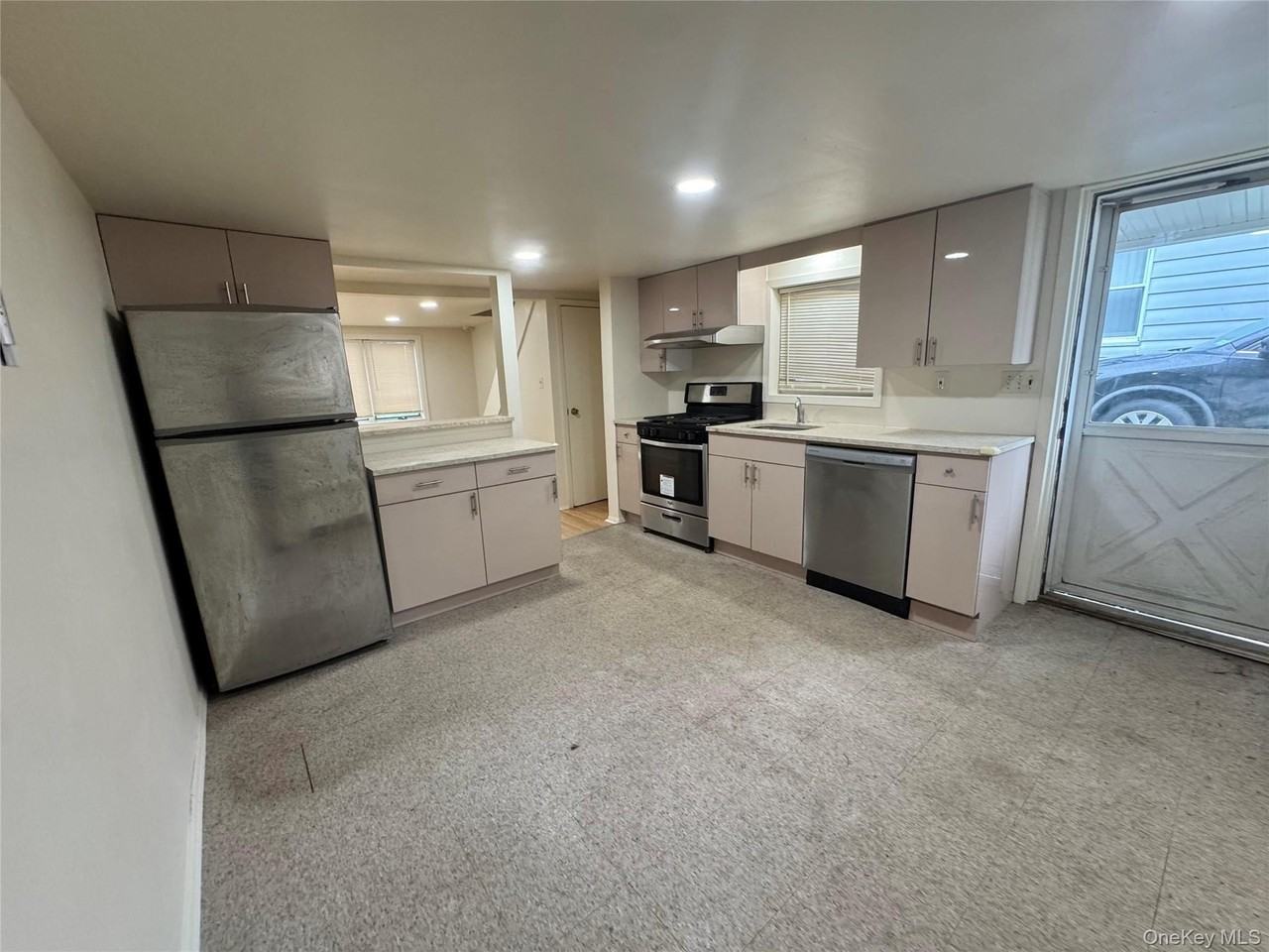 11 Lee Ct #A - Photo 7 of 16