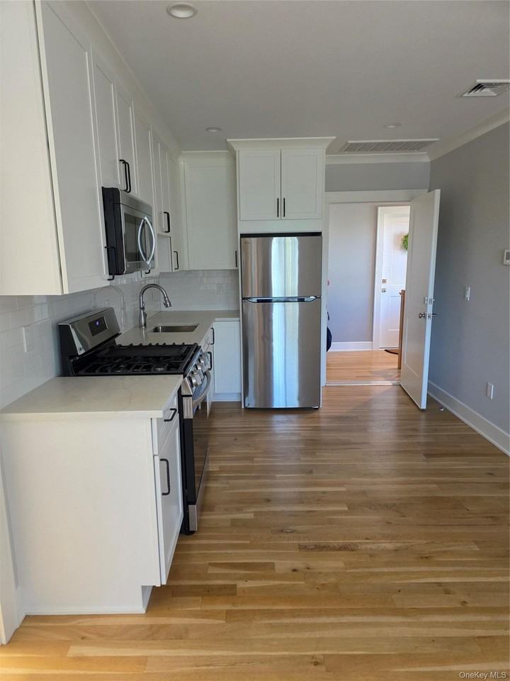 107 Cooper St - Photo 4 of 8