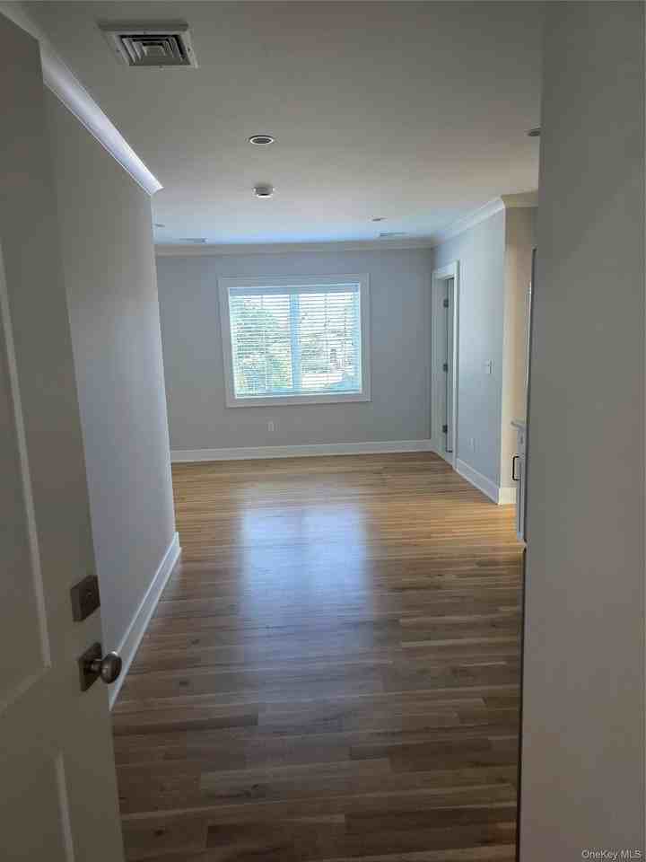 107 Cooper St - Photo 5 of 8