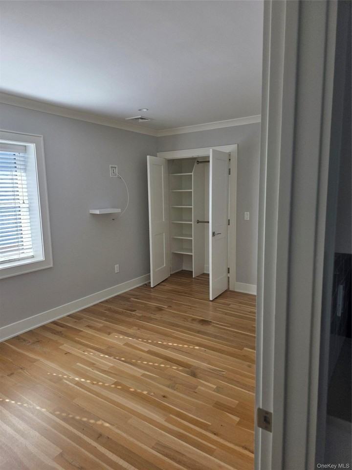 107 Cooper St - Photo 6 of 8