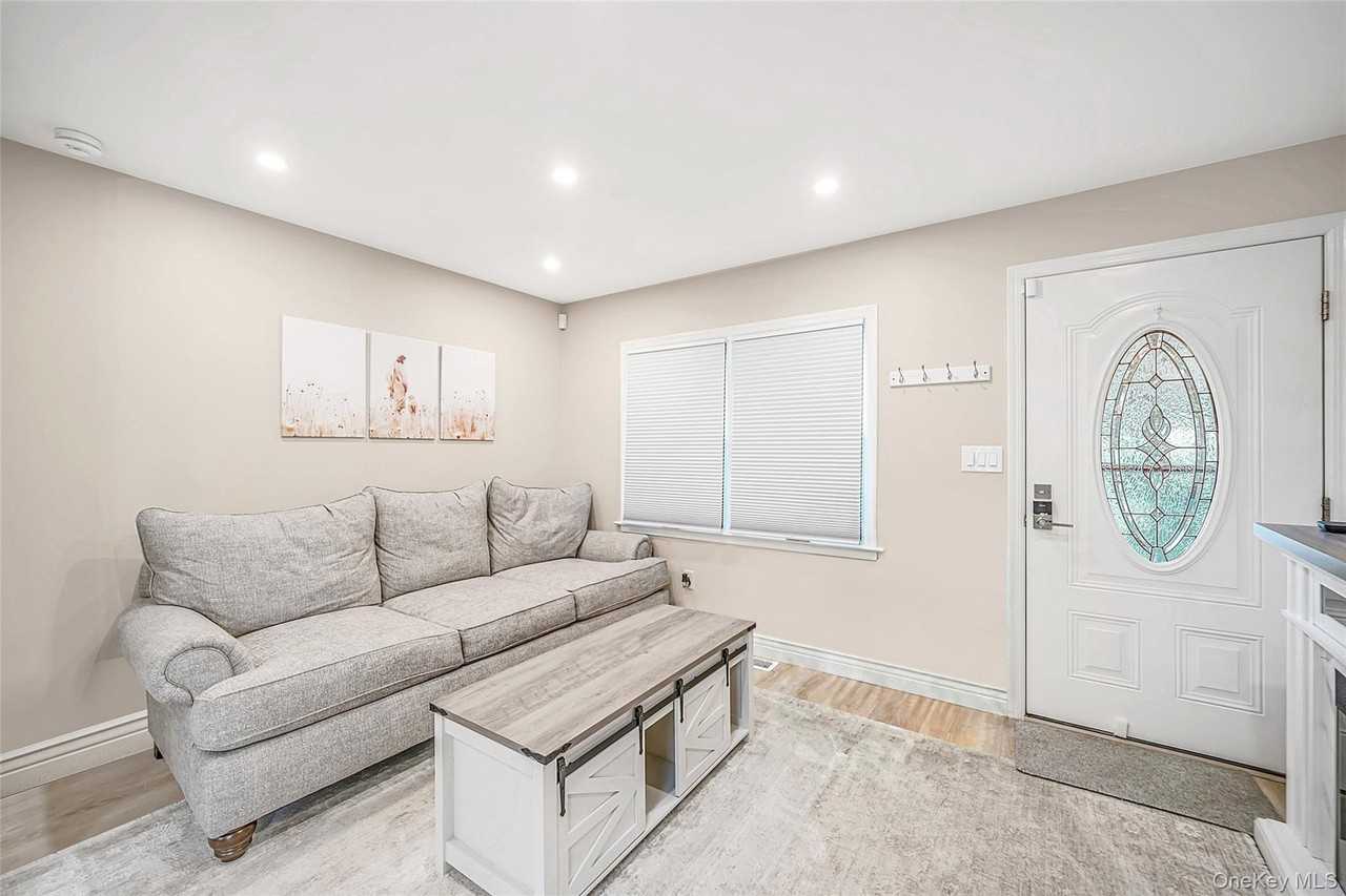 64 Magnolia Ave - Photo 3 of 18