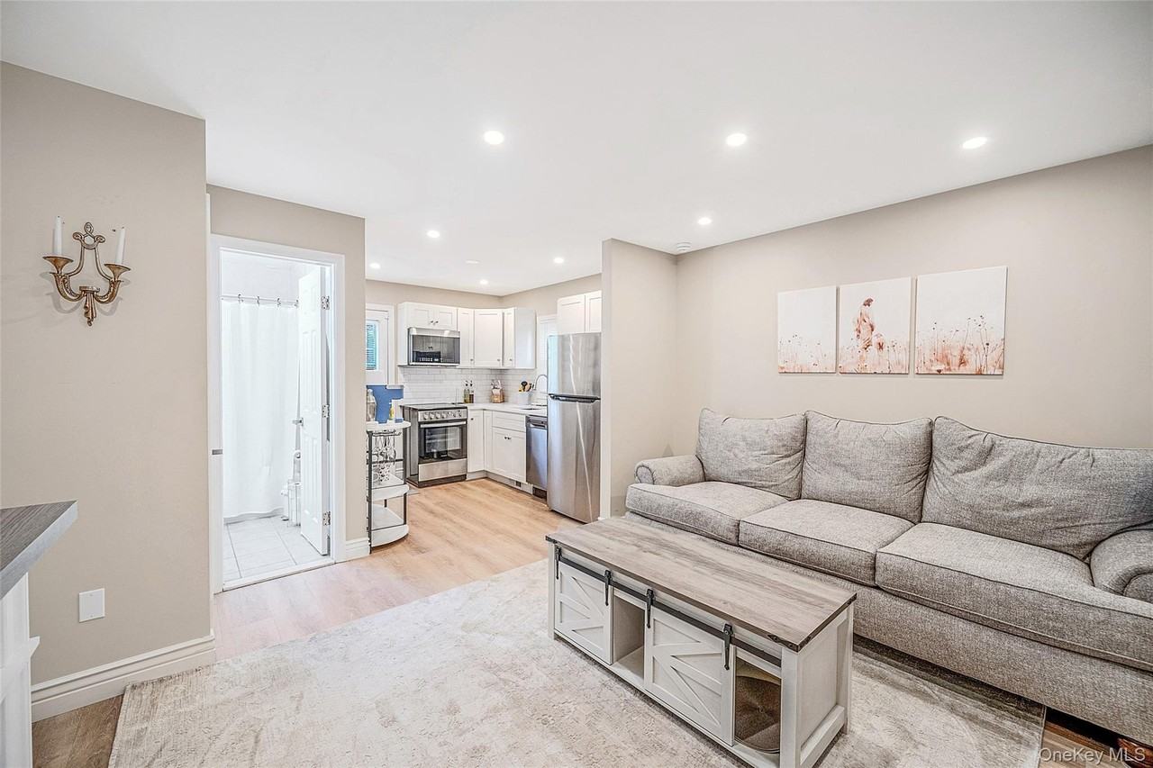 64 Magnolia Ave - Photo 4 of 18