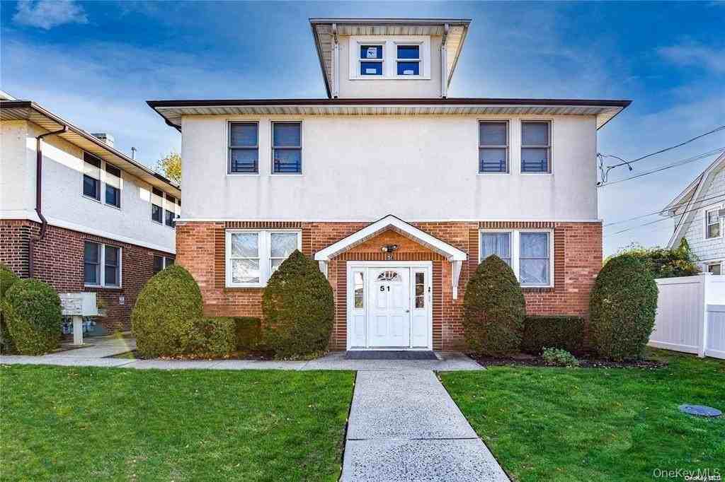 51 Thorman Ave #2R