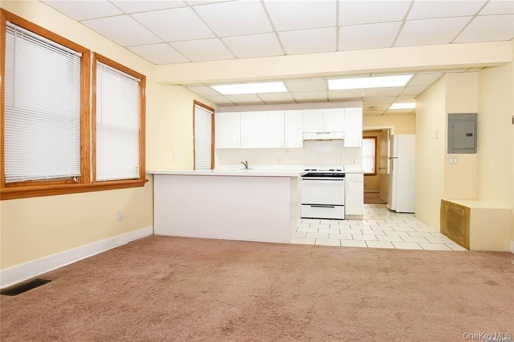 51 Thorman Ave #2R - Photo 3 of 12