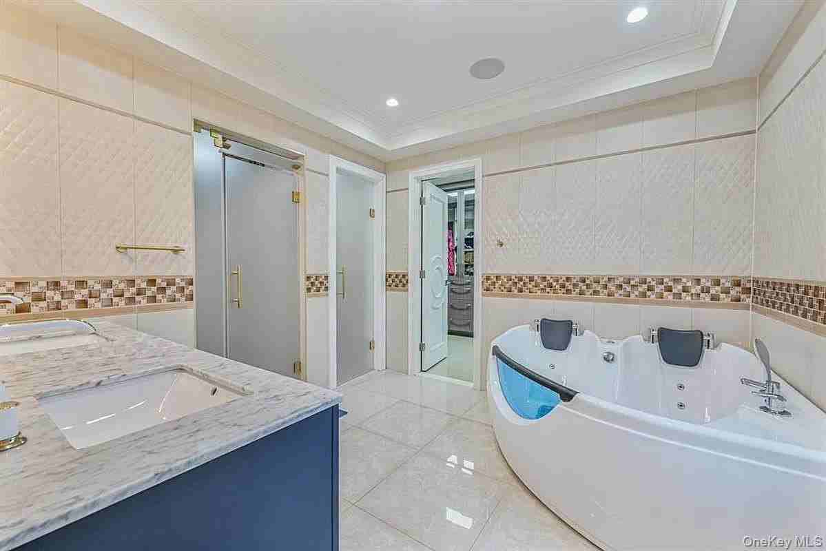 9921 62nd Dr - Photo 6 of 12