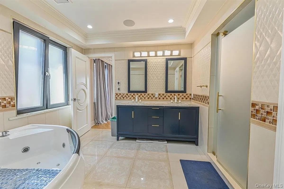 9921 62nd Dr - Photo 7 of 12