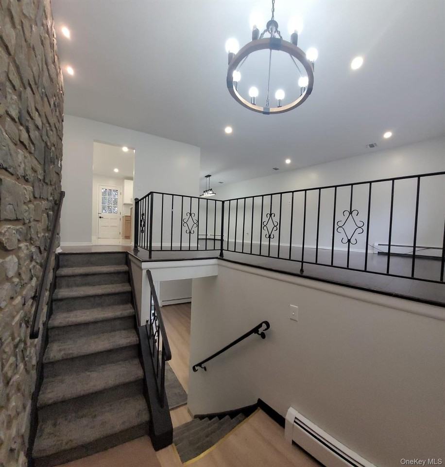 52 Surrey Rd - Photo 2 of 19
