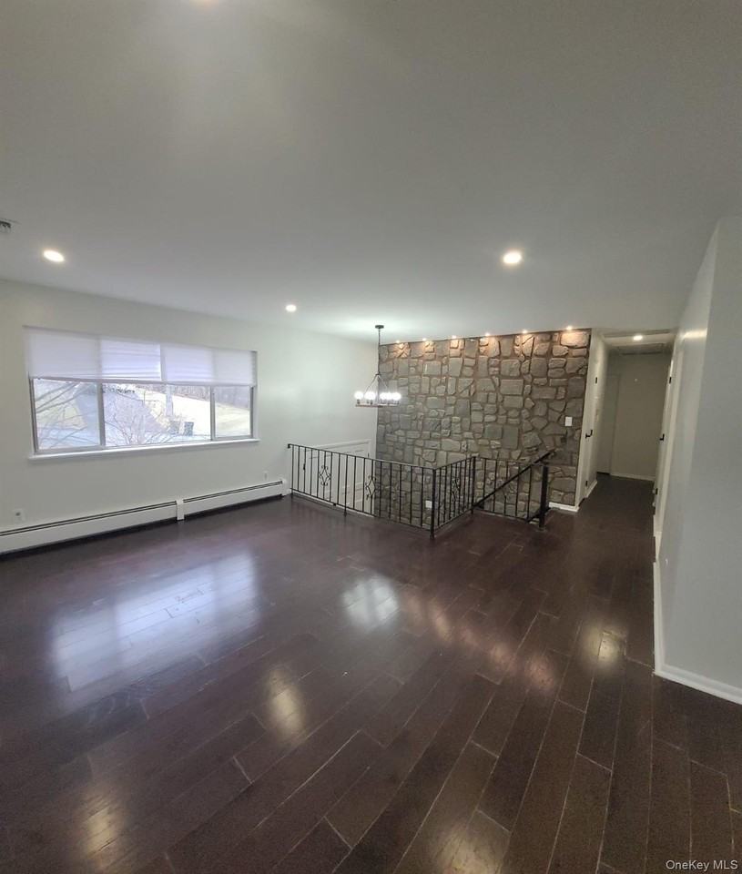 52 Surrey Rd - Photo 3 of 19