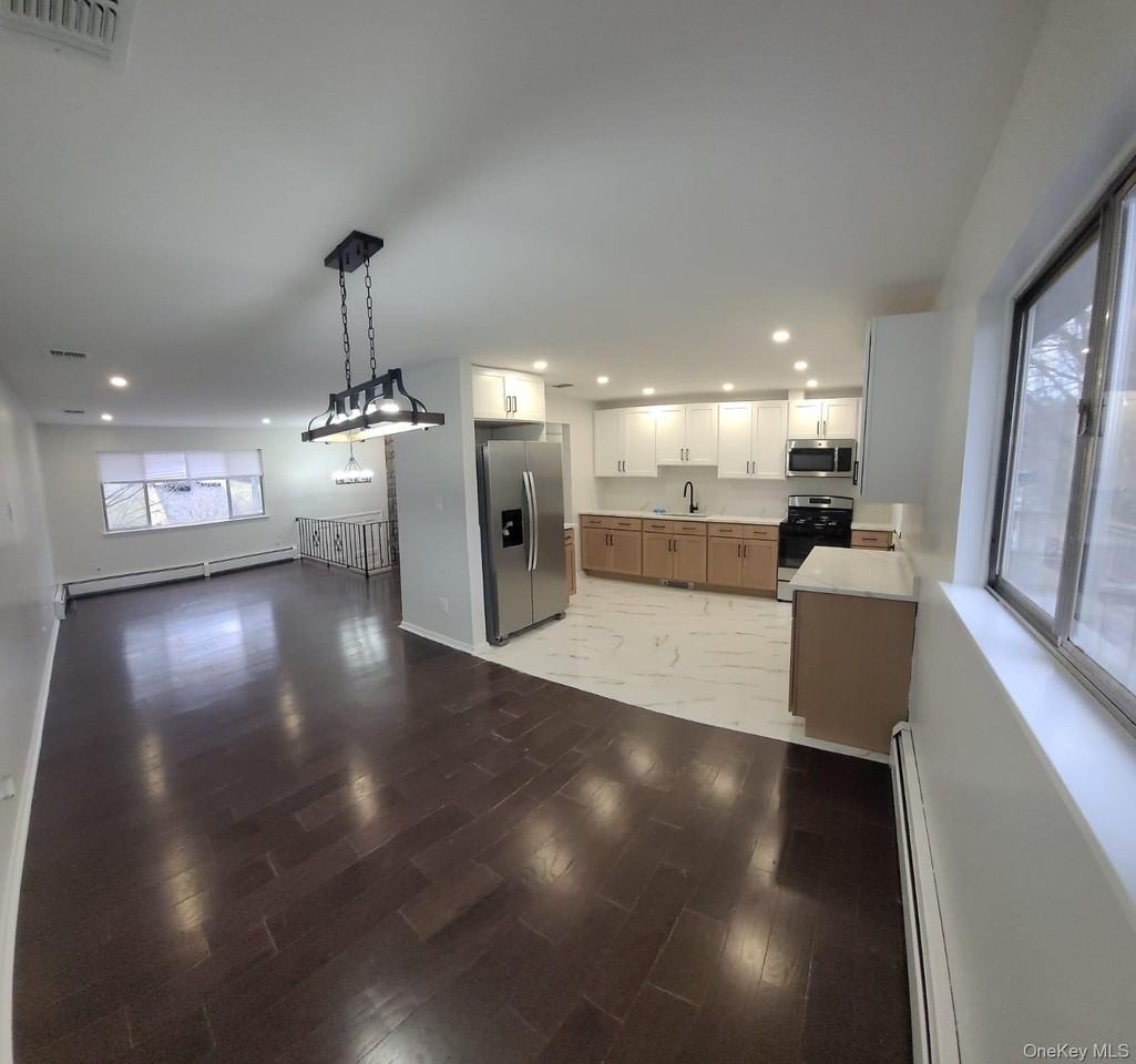 52 Surrey Rd - Photo 4 of 19