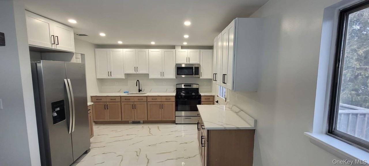 52 Surrey Rd - Photo 5 of 19