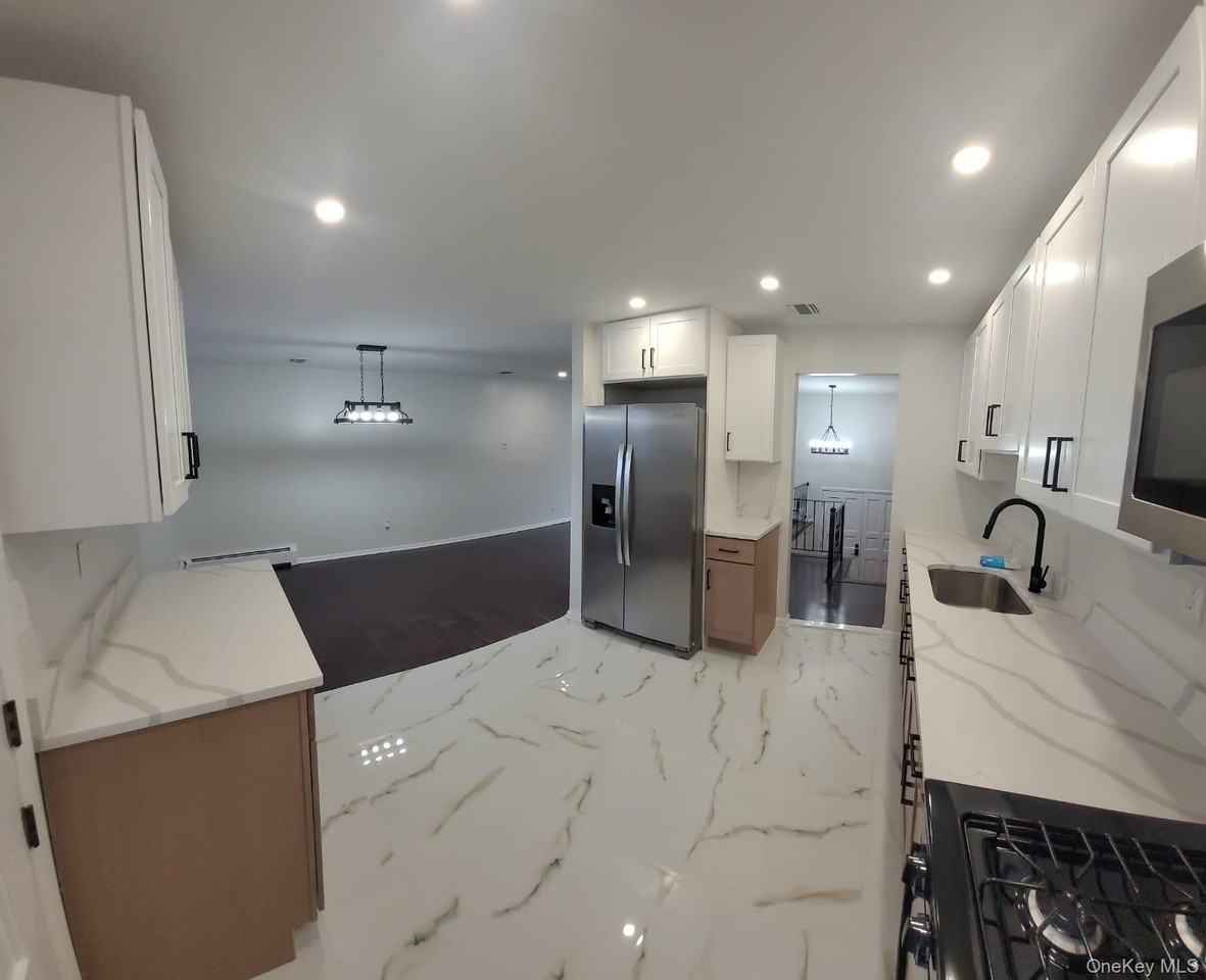 52 Surrey Rd - Photo 6 of 19