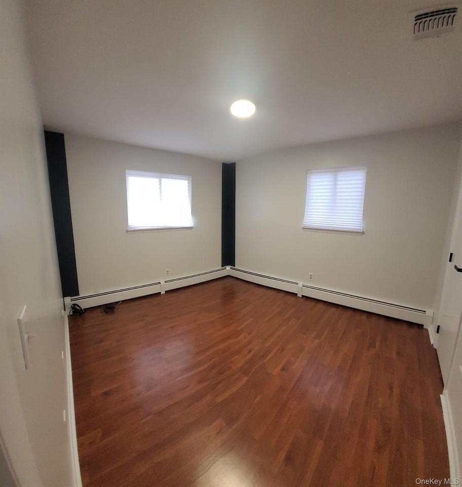 52 Surrey Rd - Photo 7 of 19