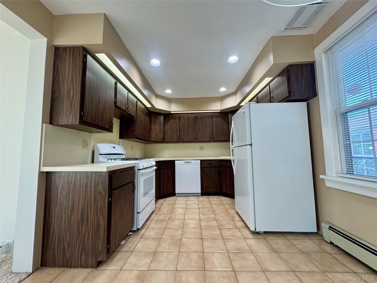 99 Jerusalem Ave #1 - Photo 2 of 19