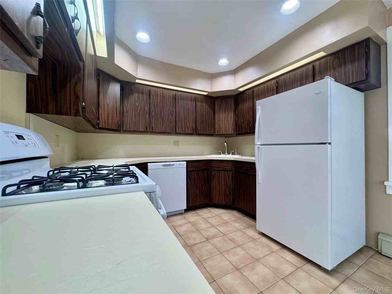 99 Jerusalem Ave #1 - Photo 3 of 19