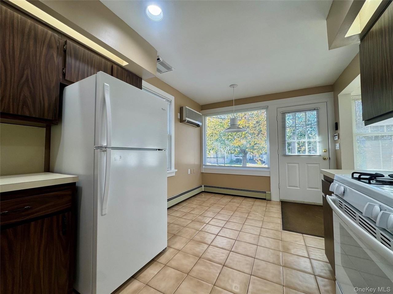 99 Jerusalem Ave #1 - Photo 5 of 19