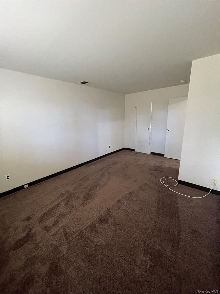 49 June Ct Apt 1a - Photo 2 of 12