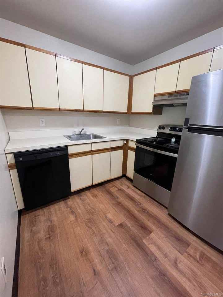 23 June Ct Apt 2b - Photo 6 of 12