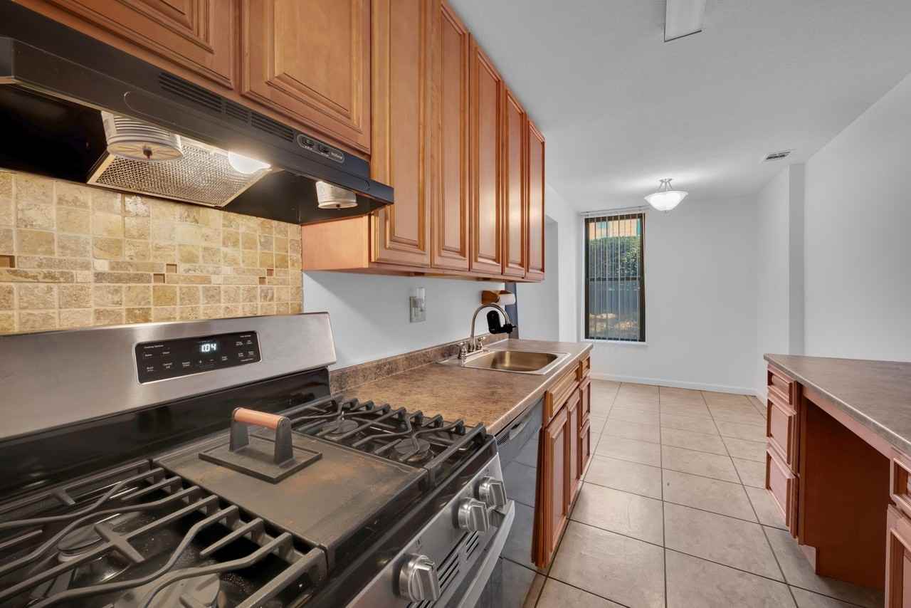 12 Shrewsbury Green Dr #C - Photo 4 of 24