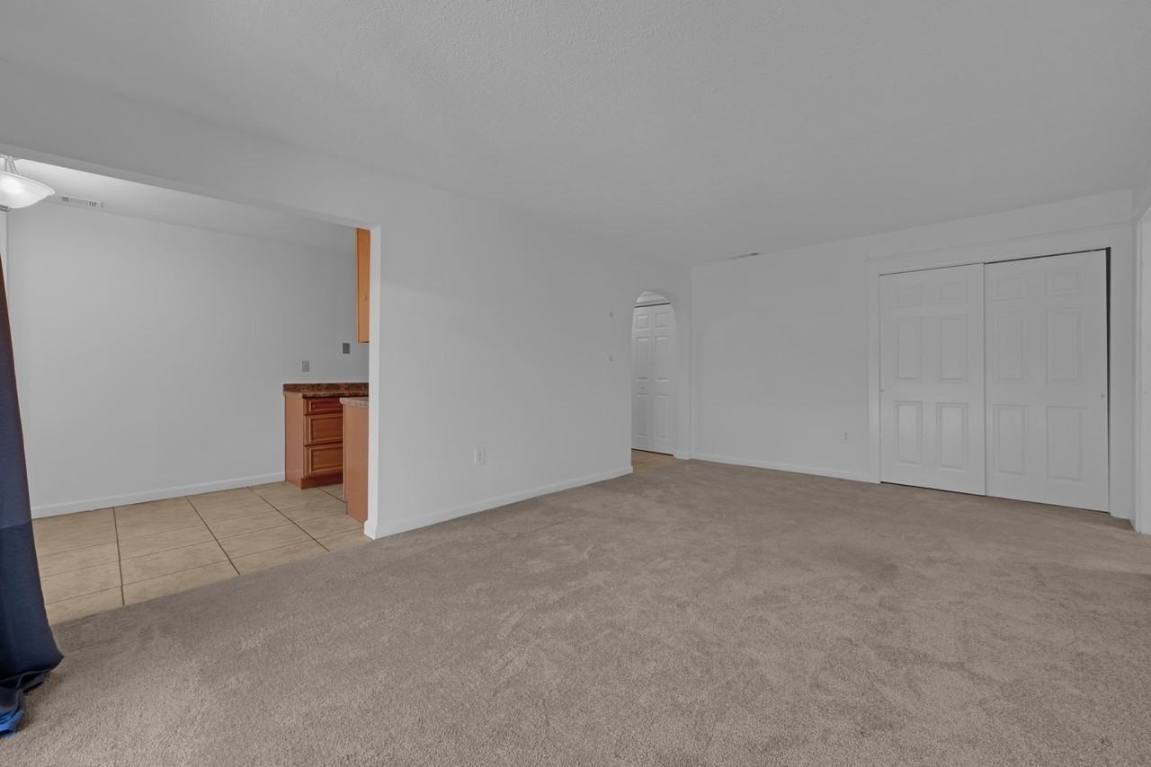 12 Shrewsbury Green Dr #C - Photo 7 of 24