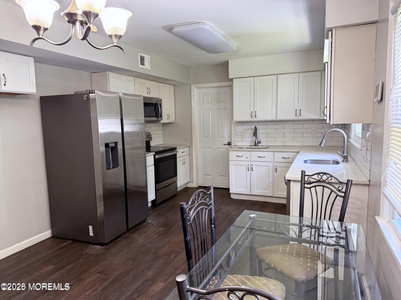 1583 Sea Island Dr - Photo 2 of 18