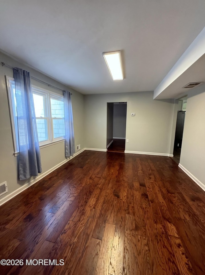 1583 Sea Island Dr - Photo 4 of 18
