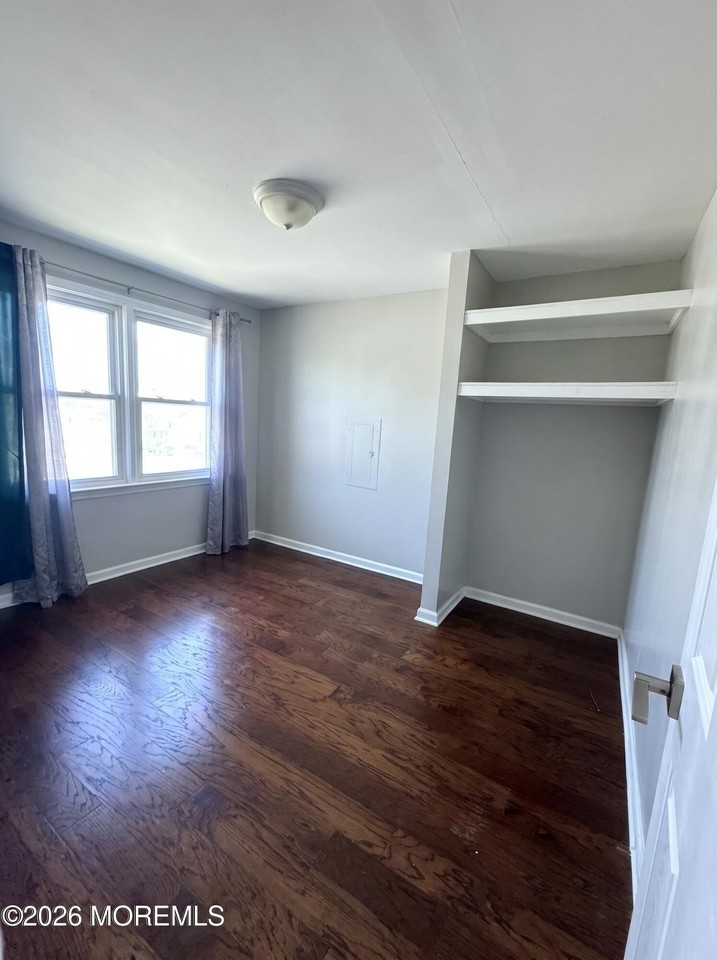 1583 Sea Island Dr - Photo 5 of 18