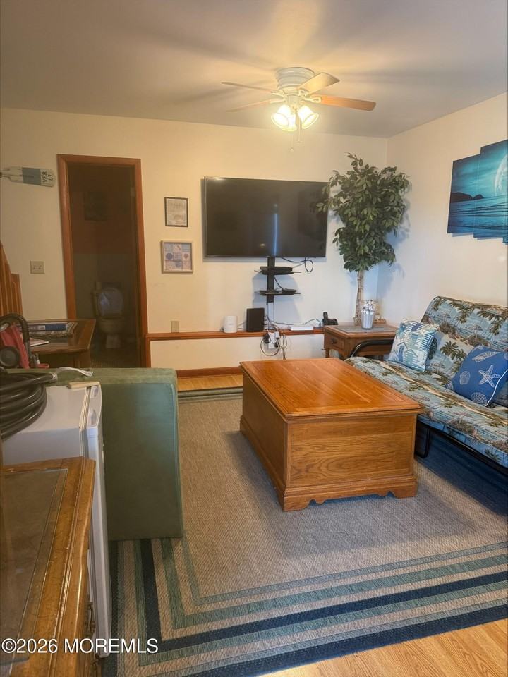 1105 N Ocean Ave - Photo 2 of 8