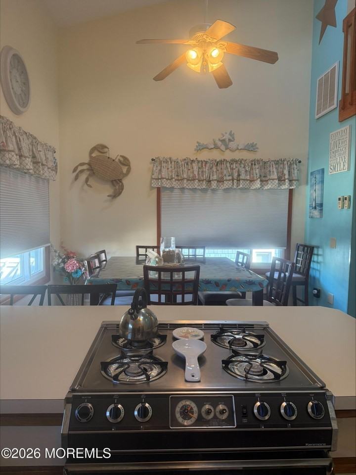 1105 N Ocean Ave - Photo 4 of 8