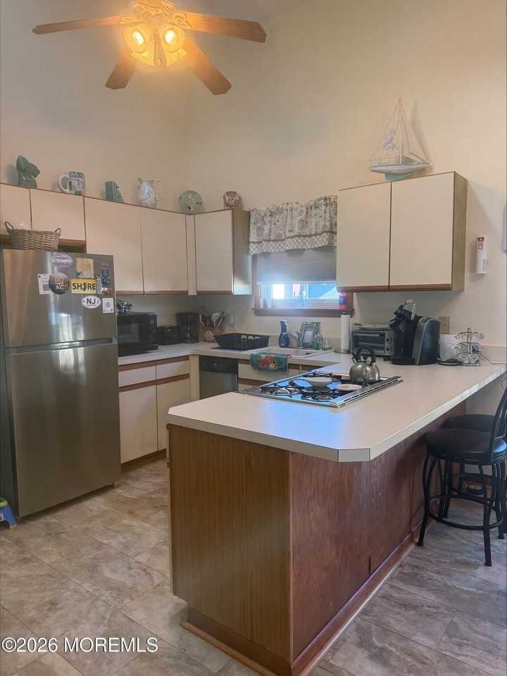 1105 N Ocean Ave - Photo 7 of 8