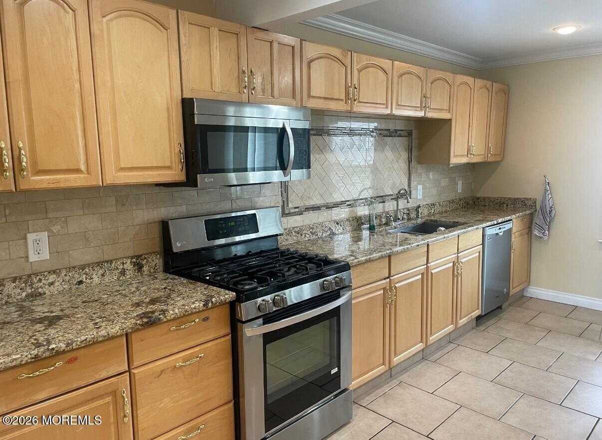 185 Norgrove Ave - Photo 2 of 19