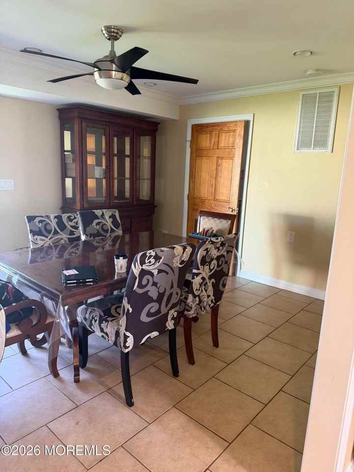 185 Norgrove Ave - Photo 5 of 19