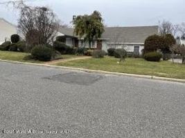 featured image of 6 Dwight Dr