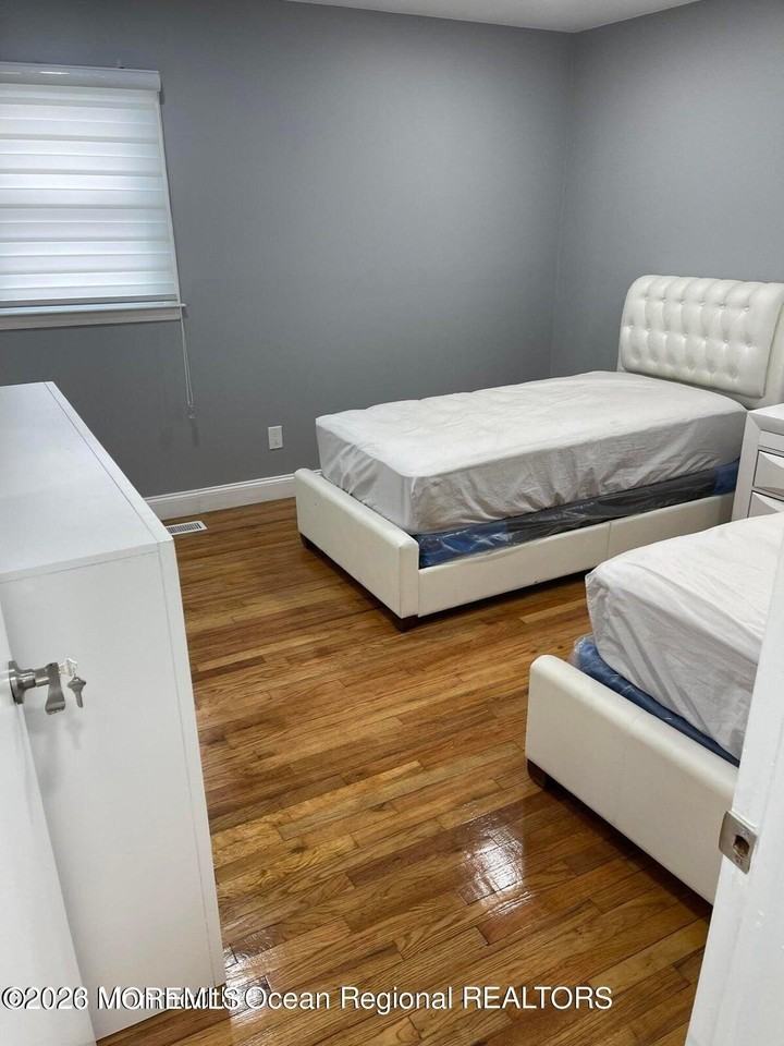 6 Dwight Dr - Photo 4 of 9