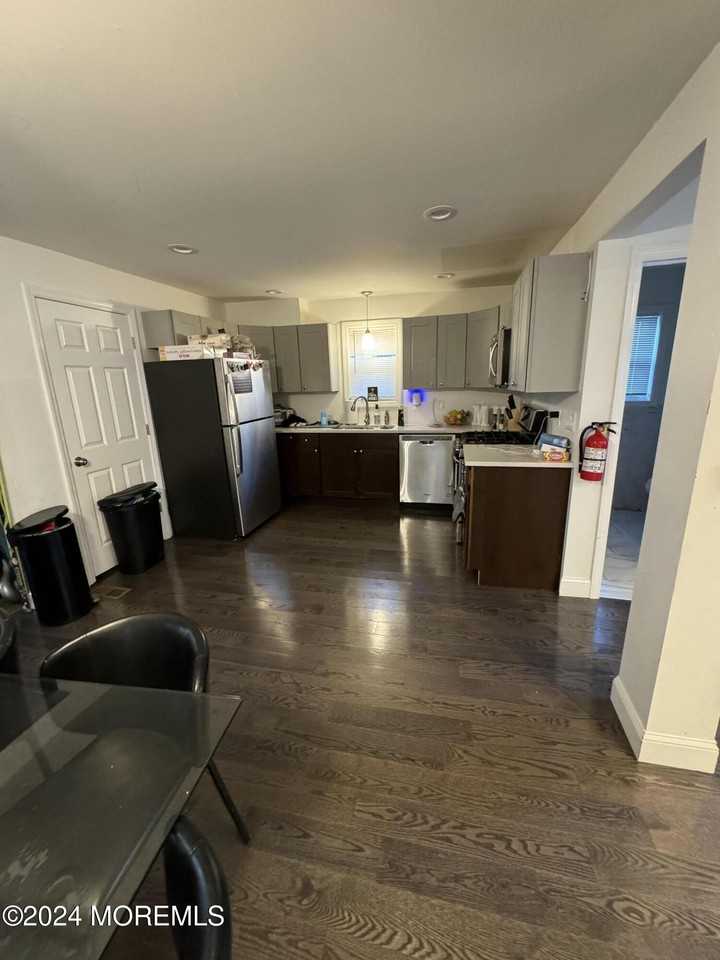 215 Cedar St - Photo 5 of 13
