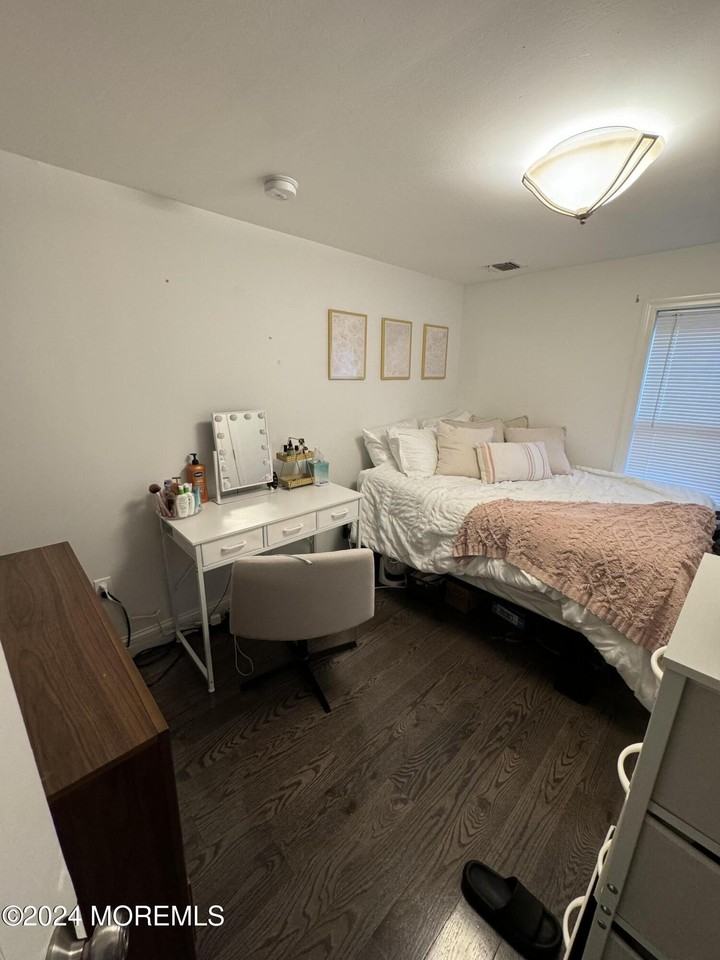 215 Cedar St - Photo 7 of 13