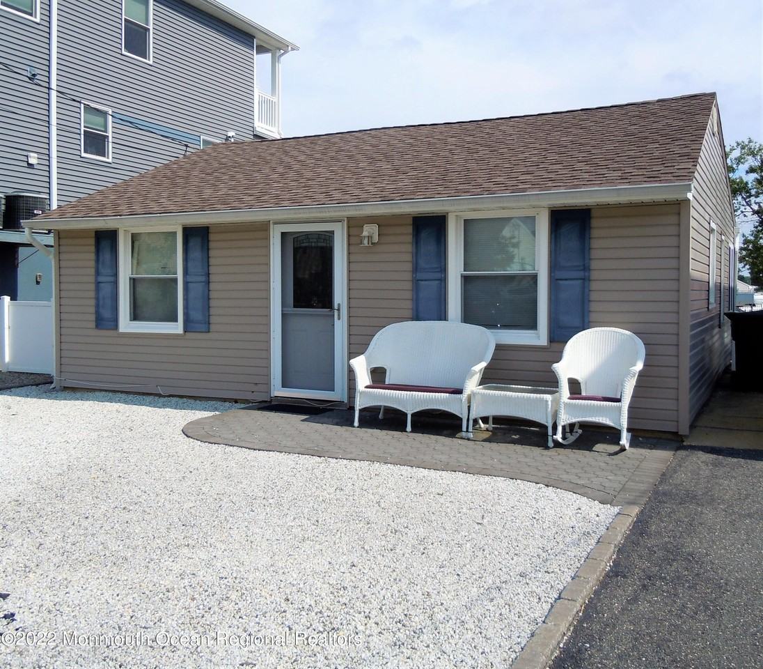223 Butler Blvd - Photo 4 of 21