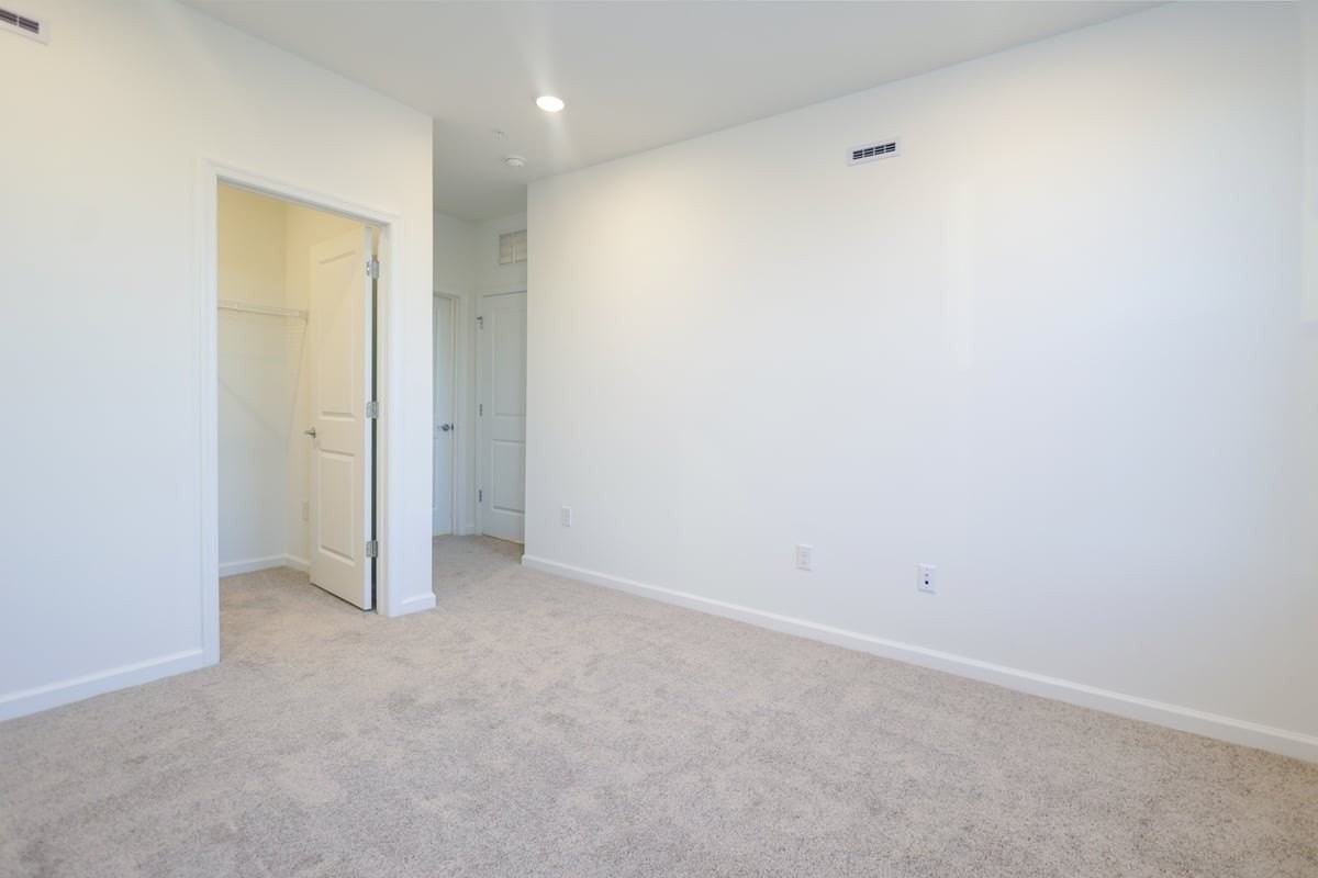 911 District Blvd Ridge - Photo 5 of 34