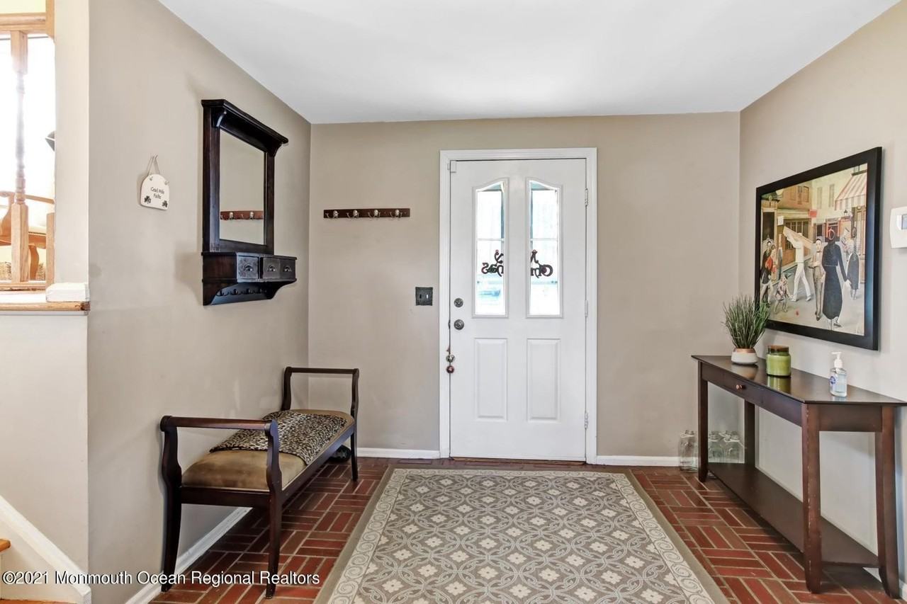 13 Roslyn Dr - Photo 4 of 30